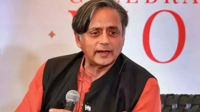 मोदी सरकार के फैसले से हो सकता है शशि थरूर को बड़ा लाभ