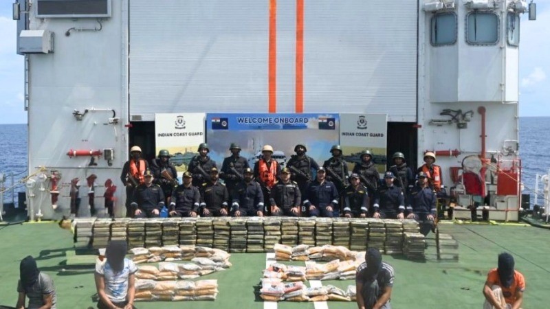 अरब सागर में ईरानी नाव से 3,000 करोड़ की ड्रग्स जब्त, हिरासत में 5 पाकिस्तानी नागरिक
