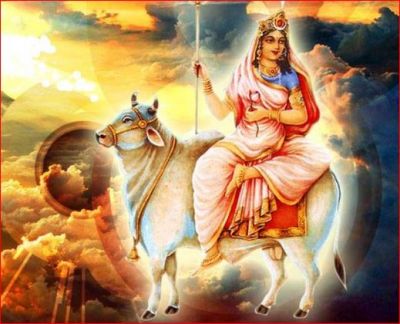 नवरात्रि के पहले दिन करें माँ शैलपुत्री की पूजा, जानिए महत्व और पूजा विधि