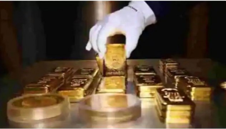 The person had brought 5 kg gold hidden in the press and hammers from Sharjah, this was revealed at Jaipur airport