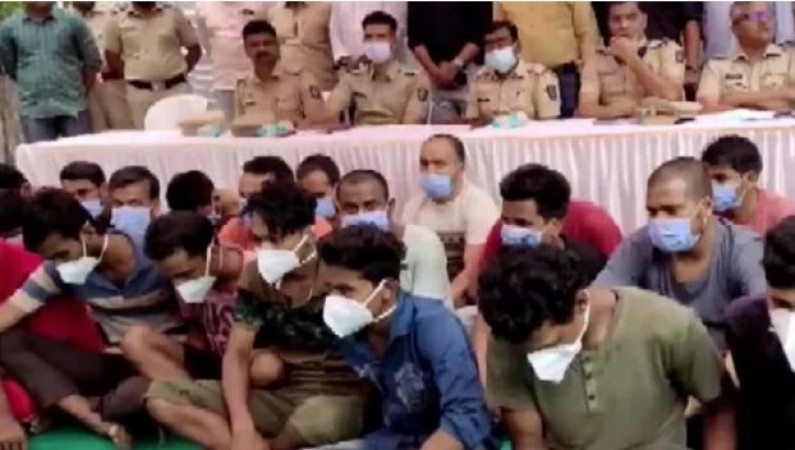 महाराष्ट्र से 40 अवैध बांग्लादेशी गिरफ्तार, सबके पास भारत के आधार और पैन कार्ड