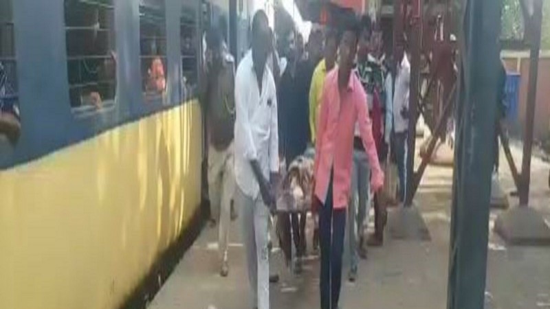 In Bihar, miscreants fired indiscriminately in a moving train
