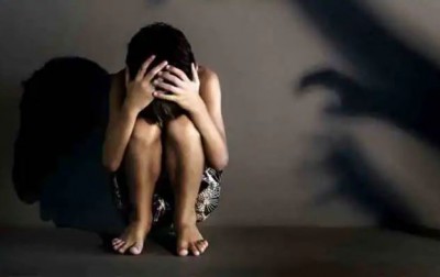 नाबालिग से यौन शोषण मामले में 3 महिलाओं समेत 8 लोग गिरफ्तार