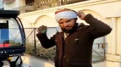 VIDEO: Jitullah Khan seen cleaning rickshaw with national flag, case registered