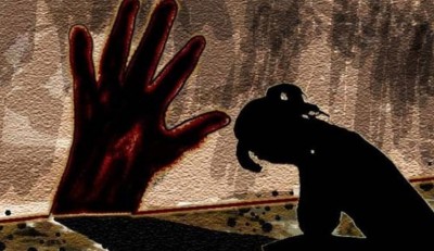 56 वर्षीय ठेकेदार ने किया नाबालिग का बलात्कार, माँ बोली- चुप रहो