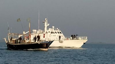 Pakistani boat seized from Gujarat, 5 Pak nationals arrested with drugs worth 175 crores