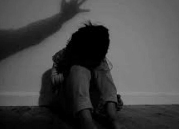Father molesting twin daughters for 4 years, investigation underway