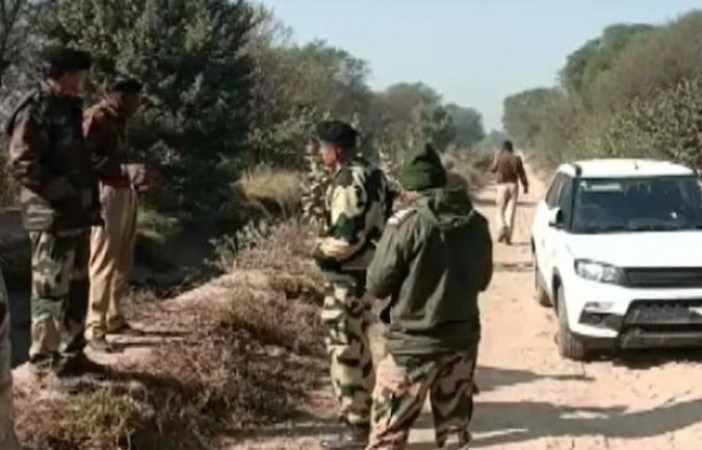 राजस्थान: पाकिस्तान से भारतीय सरहद में गिराए गए हेरोइन के पैकेट, लेने आए तस्करों को BSF ने दबोचा