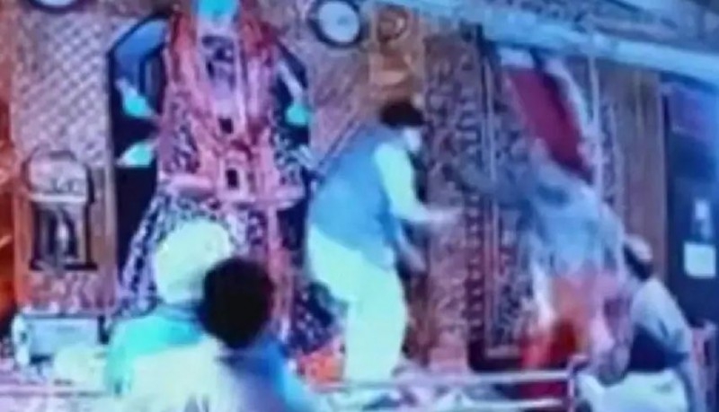 In Punjab, the idol of Maa Kali was vandalized, devotees beat the accused