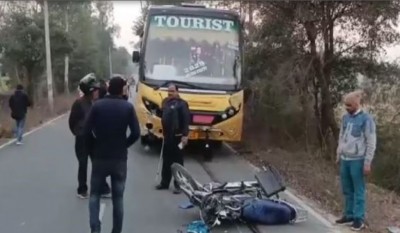 Bike collided with double-decker bus, youth dragged for 100 meters