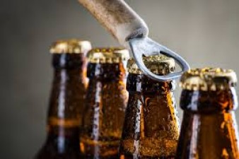 Sudden raids in Lucknow hospitals, beer bottles found instead of medicines