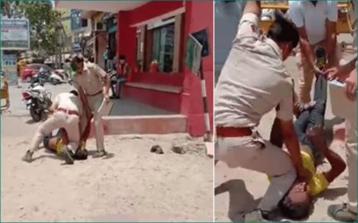 भारत में हुई अमेरिका जैसी घटना, शख्स की गर्दन पर चढ़ बैठा पुलिसकर्मी