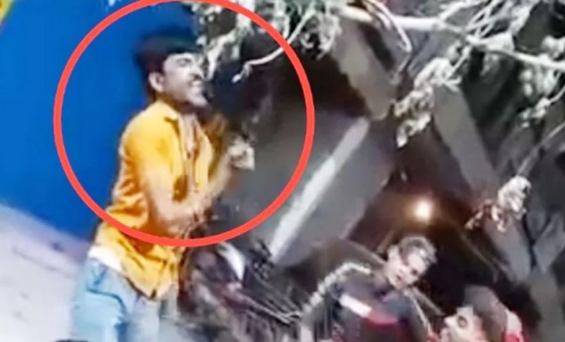 While dancing on Holi, young man stabbed himself in the chest and then...