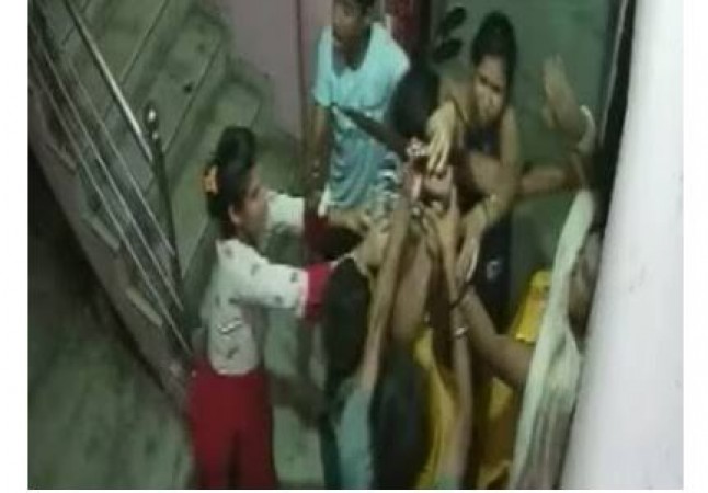 दिल्ली के बाद सूरत से सामने आया दिल दहला देने वाला वीडियो, पिता ने बेटी को दी दर्दनाक मौत