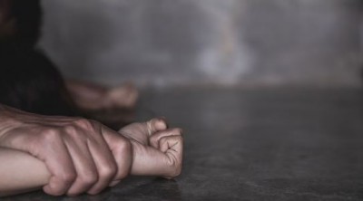 Father rapes his minor daughter by threatening her, arrested