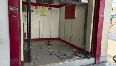 VIDEO:10 सेकेंड में बोलेरो से बांधकर ATM उखाड़ ले गए चोर, कुछ घंटे पहले ही भरा था कैश