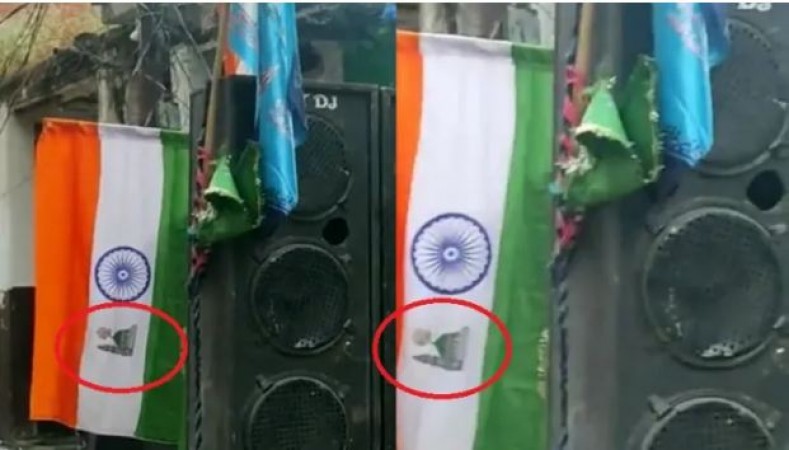 Video: Picture of mosque on national flag in Kanpur... FIR registered