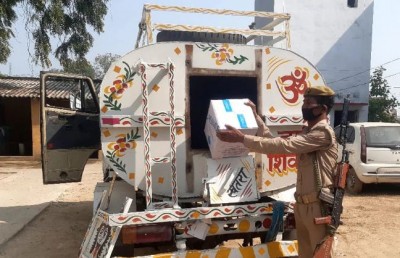 बिहार चुनाव: दूध के कंटेनर में ले जा रहे थे शराब, पुलिस ने तलाशी के दौरान पकड़ा