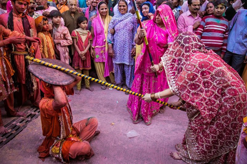 Know how the 'Festival of Colours' Holi Is Celebrated In Mathura And Vrindavan