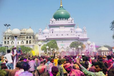 This is only Sufi Shrine Where Holi is Celebrated with great joy and happiness