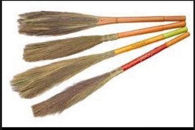 As per Vastu Shastra pay extreme care to the broom with these things, can make you richer