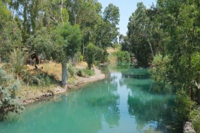 किस नदी को यहूदियों द्वारा पवित्र माना जाता है?