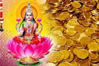 This mahamantra of Maa Lakshmi can give you immense wealth and glory