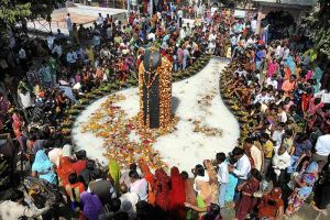 महाशिवरात्रि के दिन ऐसे करें भगवान शिव की आराधना