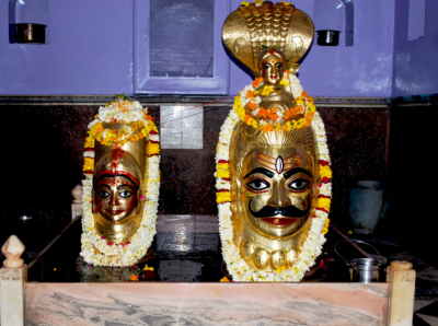 भगवान शंकर का एक ऐसा मंदिर जहां माता पार्वती की जगह गायत्री माता विराजमान है
