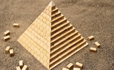 घर में पिरामिड रखने से हो सकता है लाभ, जानिए किस दिशा में रखा जाता है पिरामिड