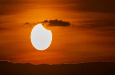 कल लगेगा सूर्य ग्रहण, यहाँ जानिए ग्रहण की टाइमिंग और सूतक काल