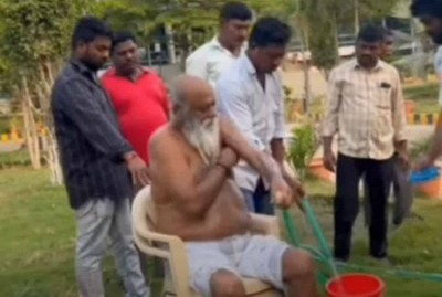 Offbeat!: Andhra Municipal Chairman takes bath in front of office