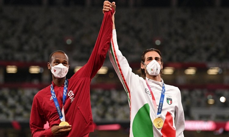 Moataz Issa Barshim du Qatar et de l’Italie Gianmarco Tampere a montré l’esprit des Jeux Olympiques de Tokyo : grandir ensemble