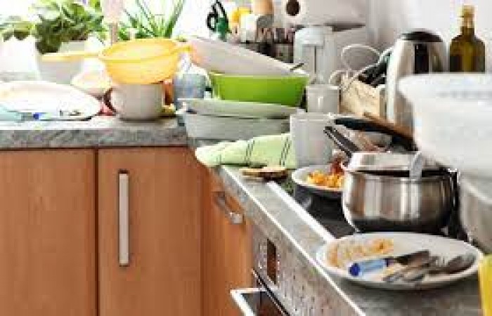 Cleaning Tips: गंदे किचन को बिना किसी मेहनत के चुटकियों में साफ करें, चमक उठेगी