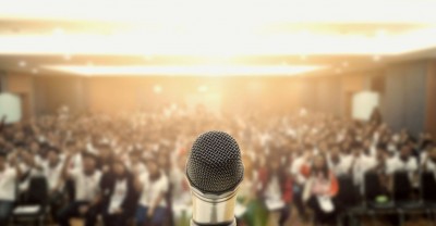 Mastering the Art of Public Speaking: Techniques for Engaging Presentations