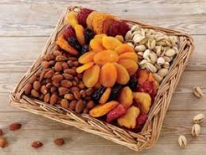 If you want to give dry fruit gifts to relatives and friends on Diwali, then buy them from this market, you will get cheap ones