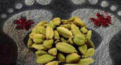 These remedies of clove-cardamom bring blessings of Goddess Lakshmi