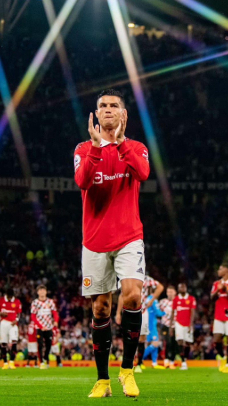 Ronaldo has created 'difficult situation, Man Utd 'really like' £100m striker