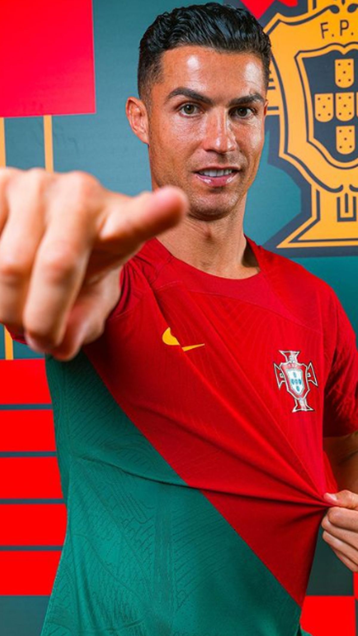 Cristiano Ronaldo curte Portugal com tênis raro de R$ 73 mil, Tênis e  sapatos