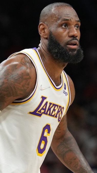 LeBron James' 1-emoji reaction to changing jersey number from 6 to 23