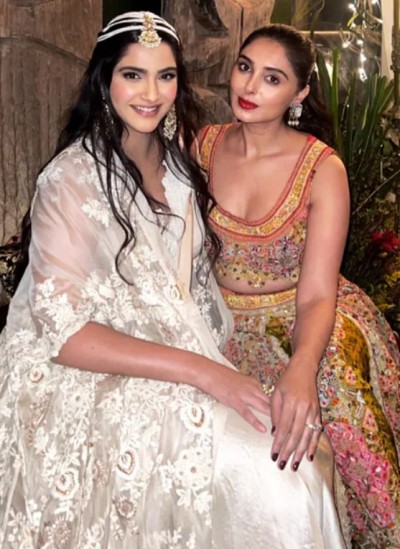 Bollywood Celebrities ethnic looks at Sonam Kapoor's Diwali Bash