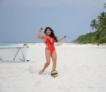 'Lizzie Cundy' bold pictures from Maldives Holiday!!