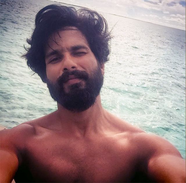 Click here to see Shahid's selfie's lifestyle!