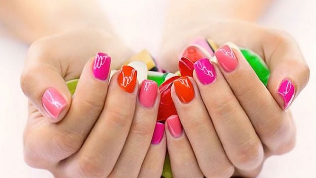Beautiful nail art will enhance the beauty of your hand !