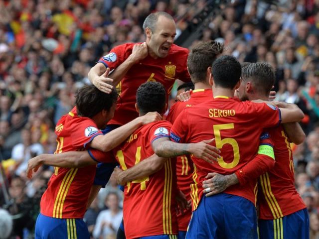 Exclusive from Euro 2016:Spain beat plucky Czechs