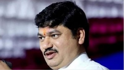Cabinet minister Dhananjay Munde suffered a heart attack, hospitalized