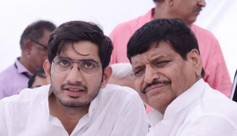 Shivpal asked Akhilesh Yadav ticket for his son, after which political battle of uncle-nephew began