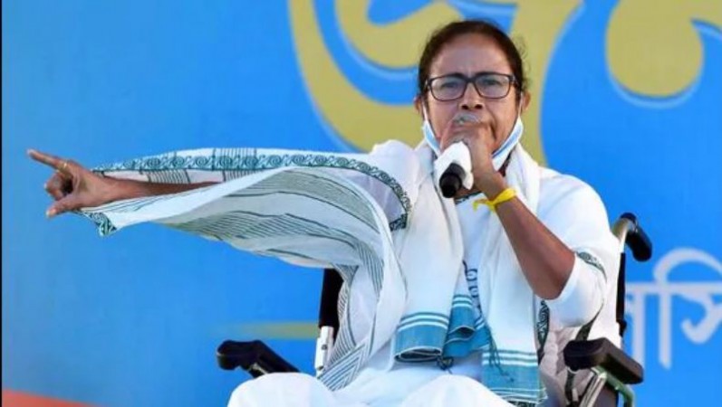 'We need to talk about corona, not mann ki baat...', Mamata attacks PM