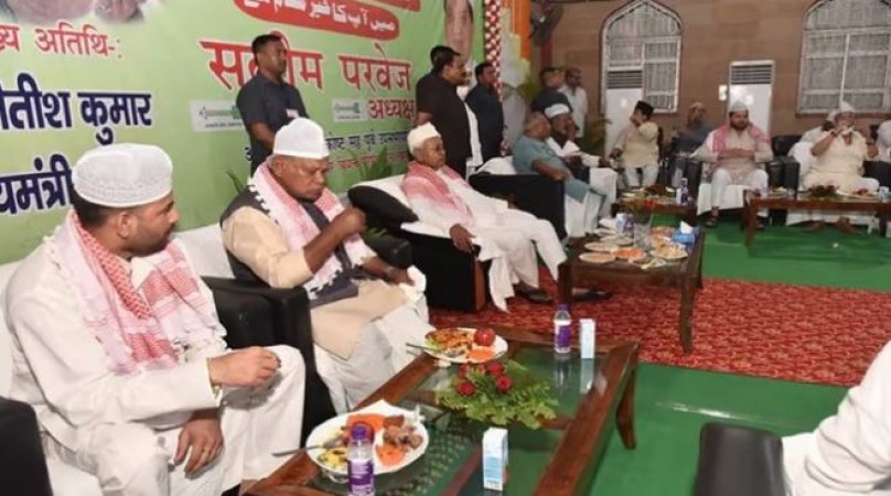 Now, Tejashwi has arrived at Nitish's Iftar party, Tej Pratap sitting next to Manjhi whom he was accused of conspiracy.