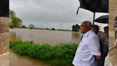 Karnataka: Flood  wreaks havoc, CM Yeddyurappa assesses the situation himself